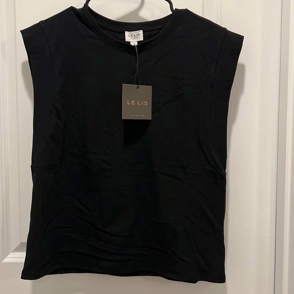 Sleevelss shirt